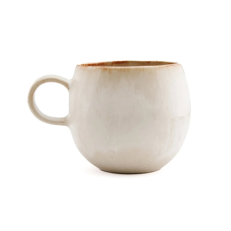 Mug en grès blanc cassé finition mate effet nuagé avec anse épaisse