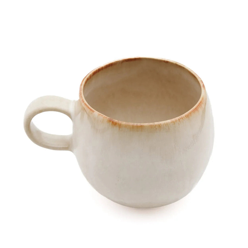 Mug en grès blanc cassé finition mate effet nuagé avec anse épaisse
