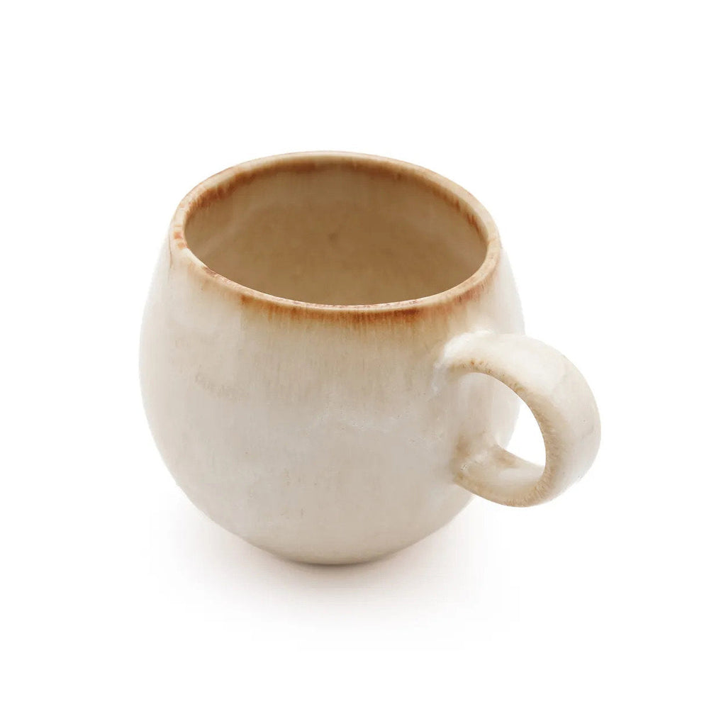 Mug en grès blanc cassé finition mate effet nuagé avec anse épaisse