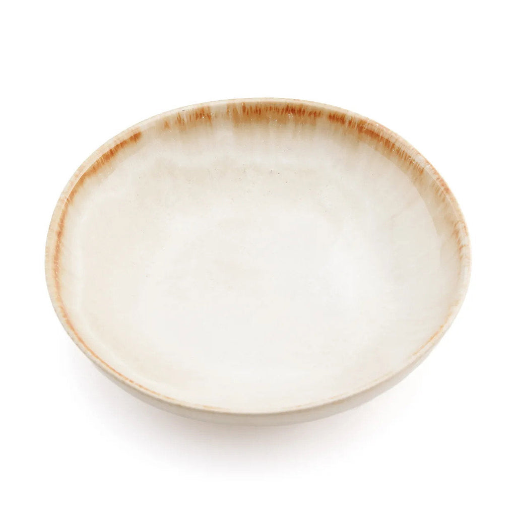 Assiette creuse en grès émaillé ivoire bord miel finition artisanale