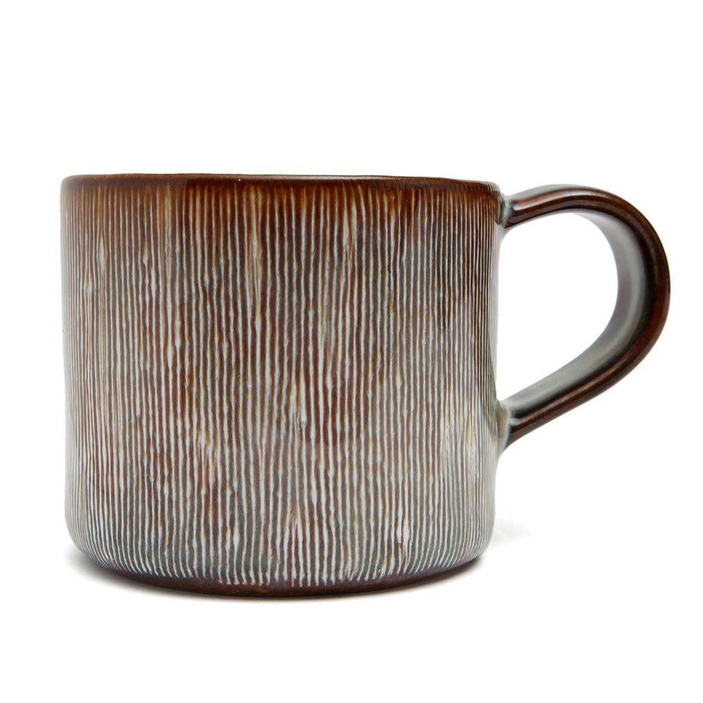 Mug en grès émaillé brun et gris avec stries relief et anse large