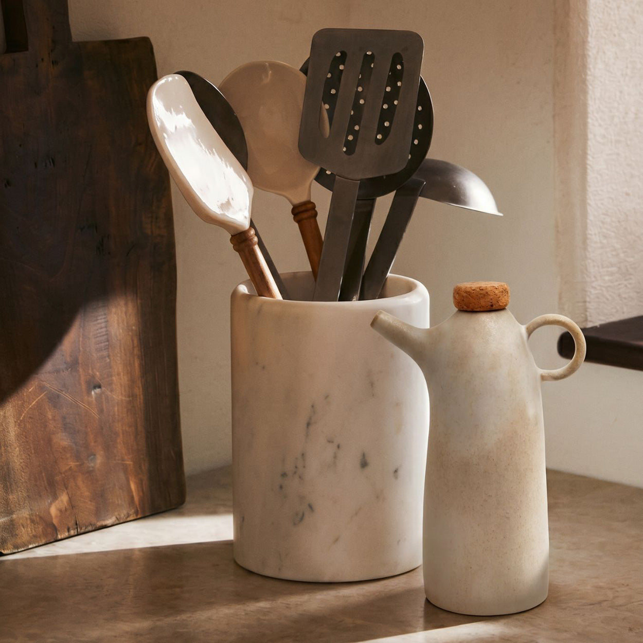 Bouteille en céramique blanche pour huile d'olive 19 cm