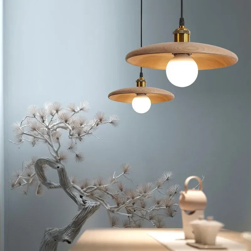 Suspension disque en bois clair et laiton