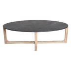 Table basse ovale en marbre noir et bois clair croisé – 120x60 cm