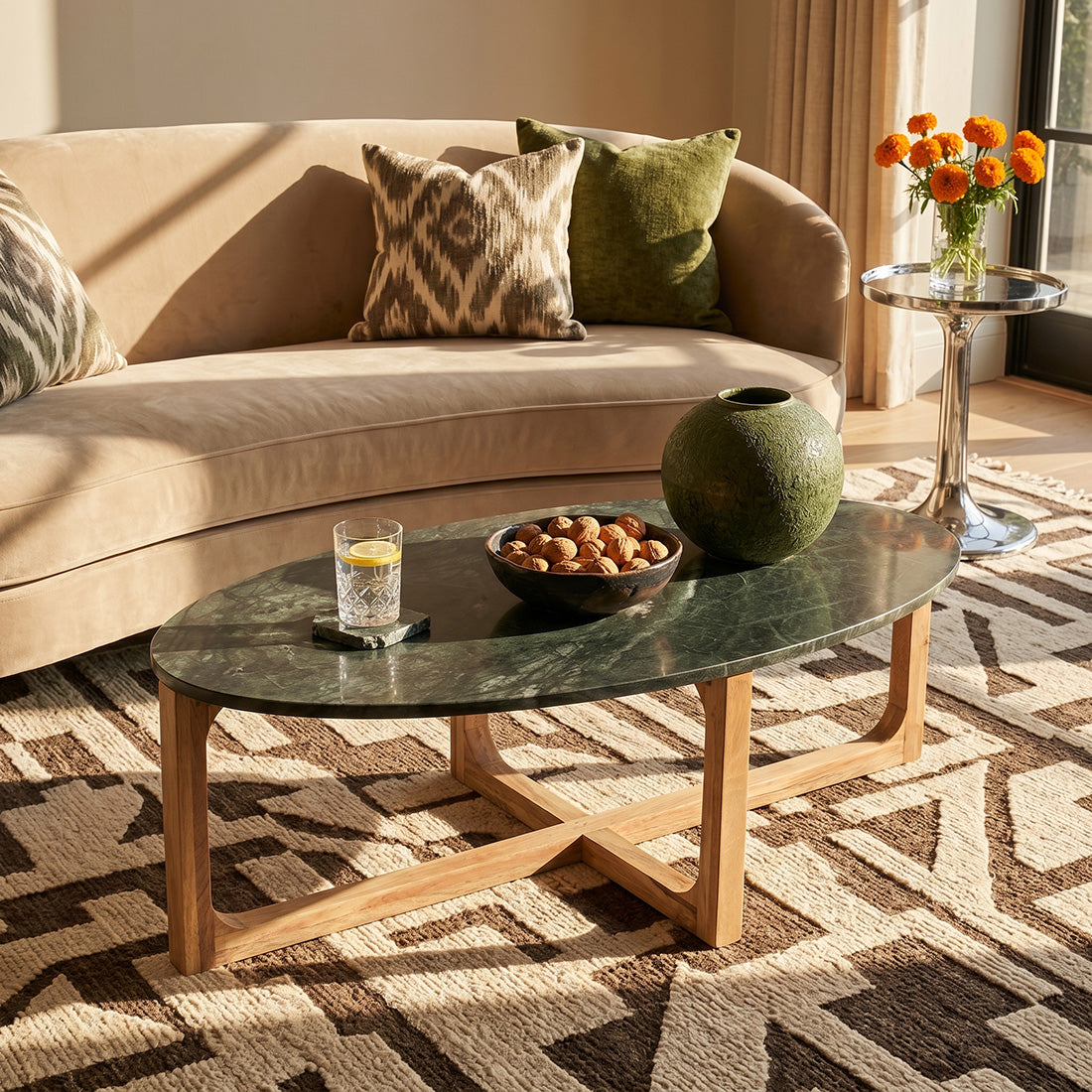 Table basse ovale en marbre noir et bois naturel – 120x60 cm
