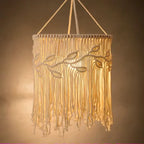 Abat-jour scandinave tissé en macramé utilisé comme décoration intérieure chic.