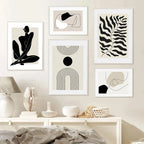 Composition murale artistique avec formes organiques noires et beiges sur toile canvas