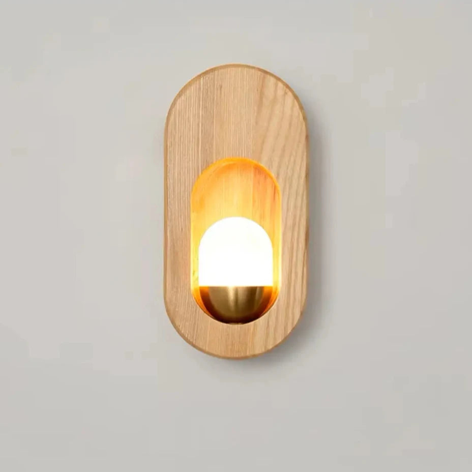 Vue frontale de l’applique murale en bois clair