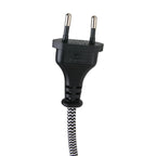 Prise électrique européenne noire avec cordon à motif chevron noir et blanc