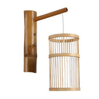 Détail du tressage en bambou naturel de l'applique murale cylindrique