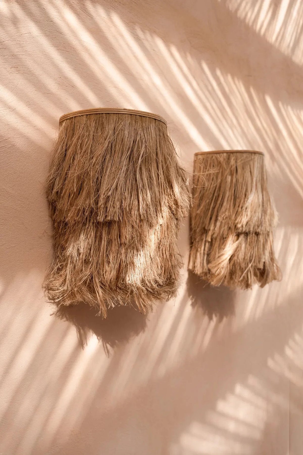 Applique murale en fibres naturelles à franges texturées beige H35 cm