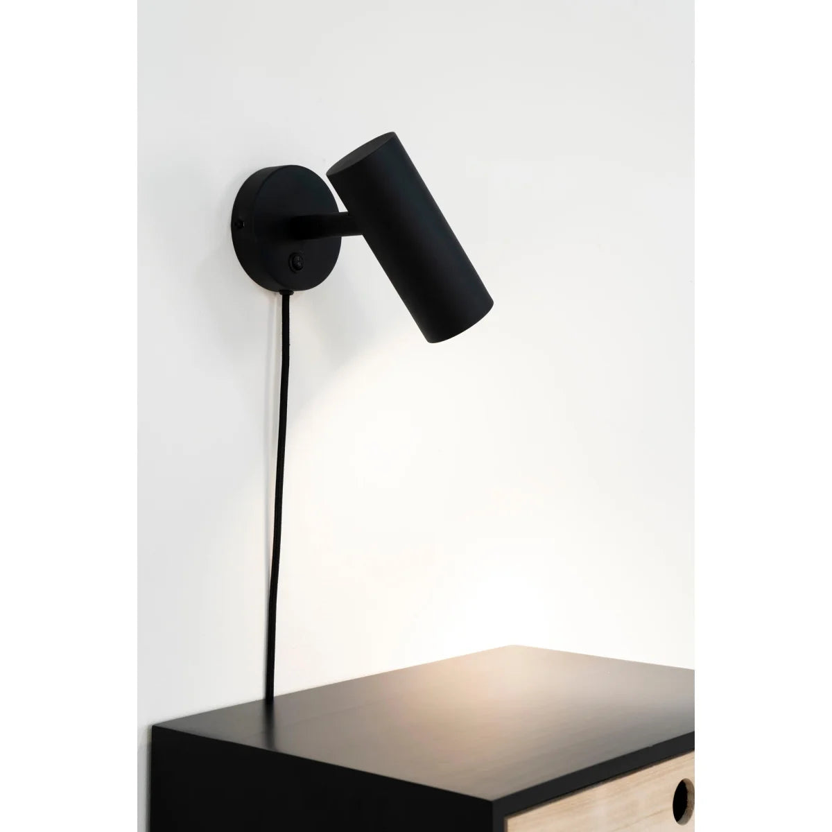 Applique murale noire mate en métal, bras ajustable, H22 cm