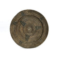 Plateau de service rond en rotin brun tressé avec motif en spirale et segments