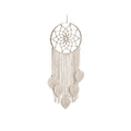 Attrape-rêves blanc en macramé sur fond blanc