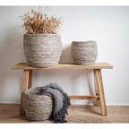 Trois paniers en herbe tressée sur banc teck massif 90x25 cm