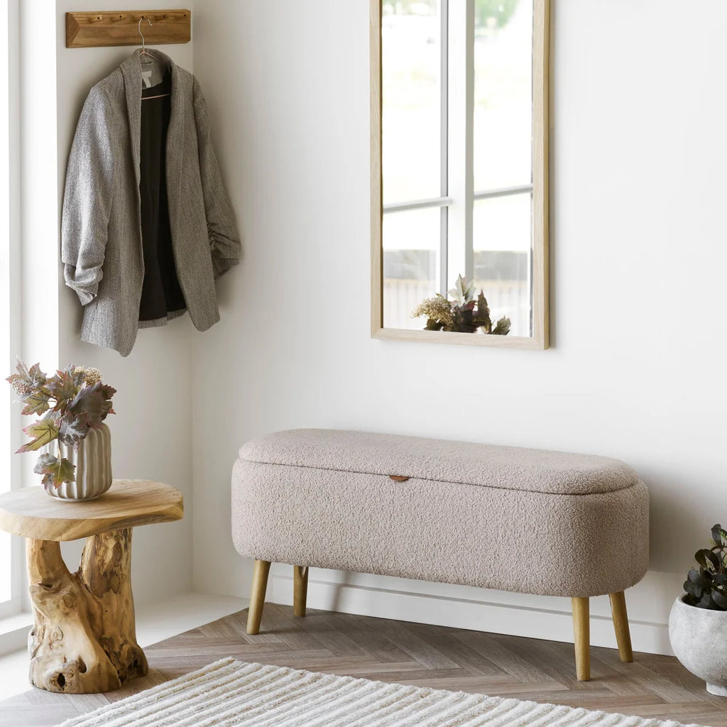 Banc de rangement bouclé beige pieds bois clair 95x37 cm