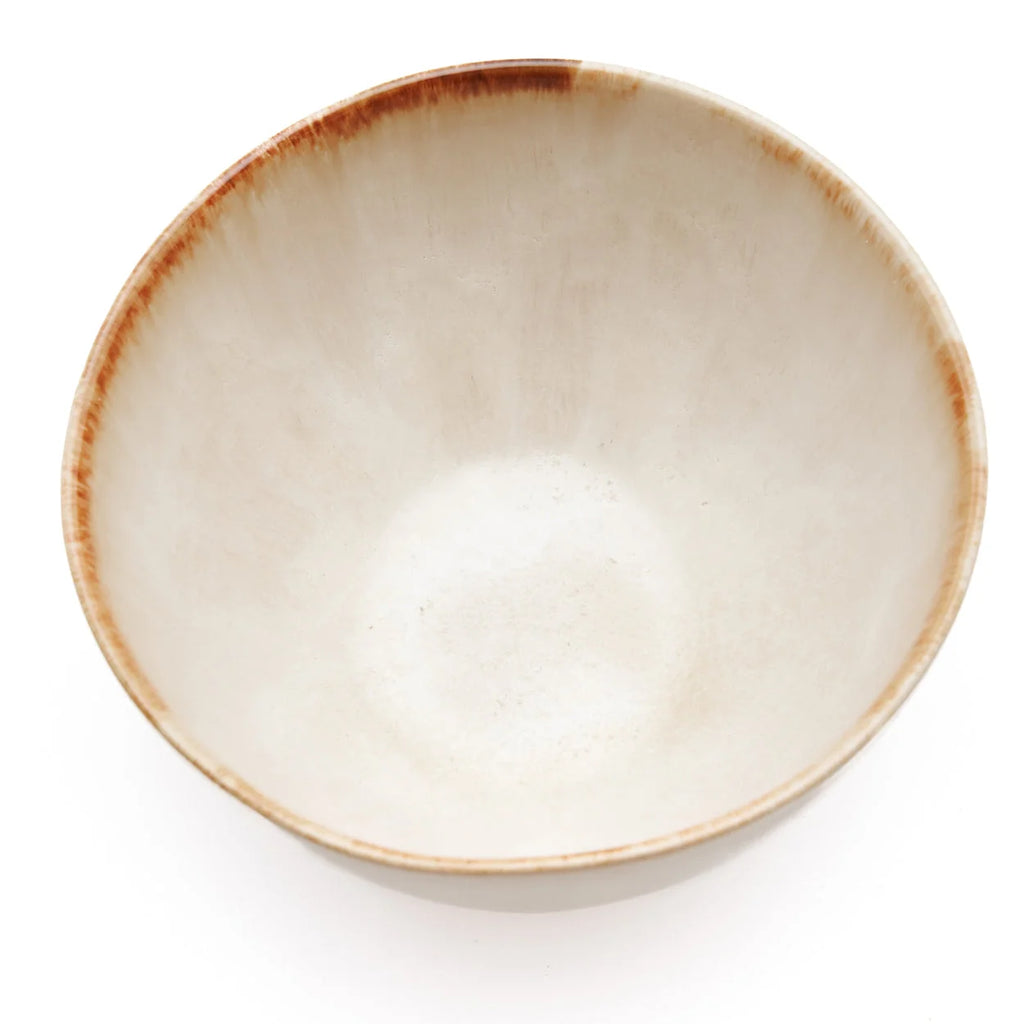 Bol en céramique artisanale beige à bord brun évasé, fini mat texturé