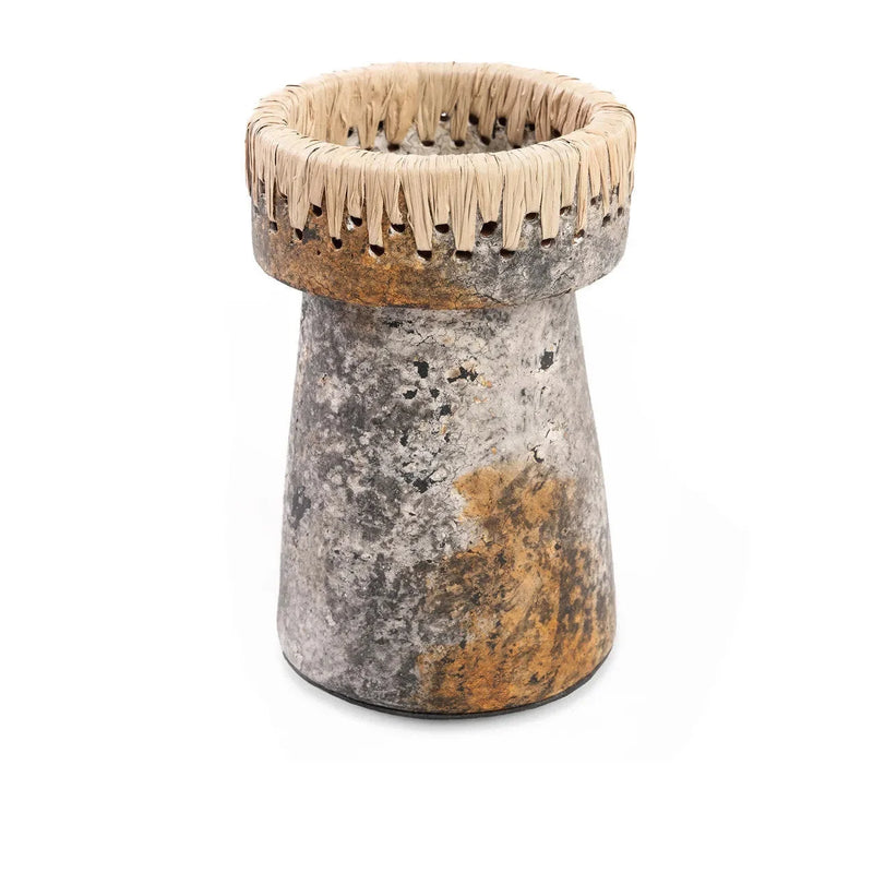 Bougeoir en terre cuite gris et raphia H20 cm