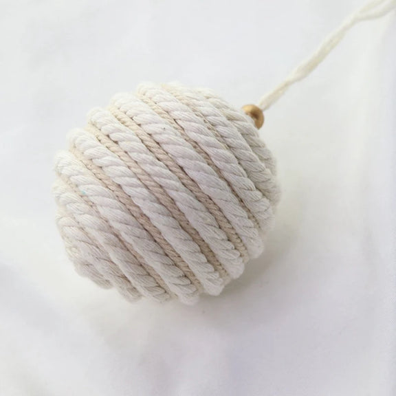  Boule de Noël blanche en macramé