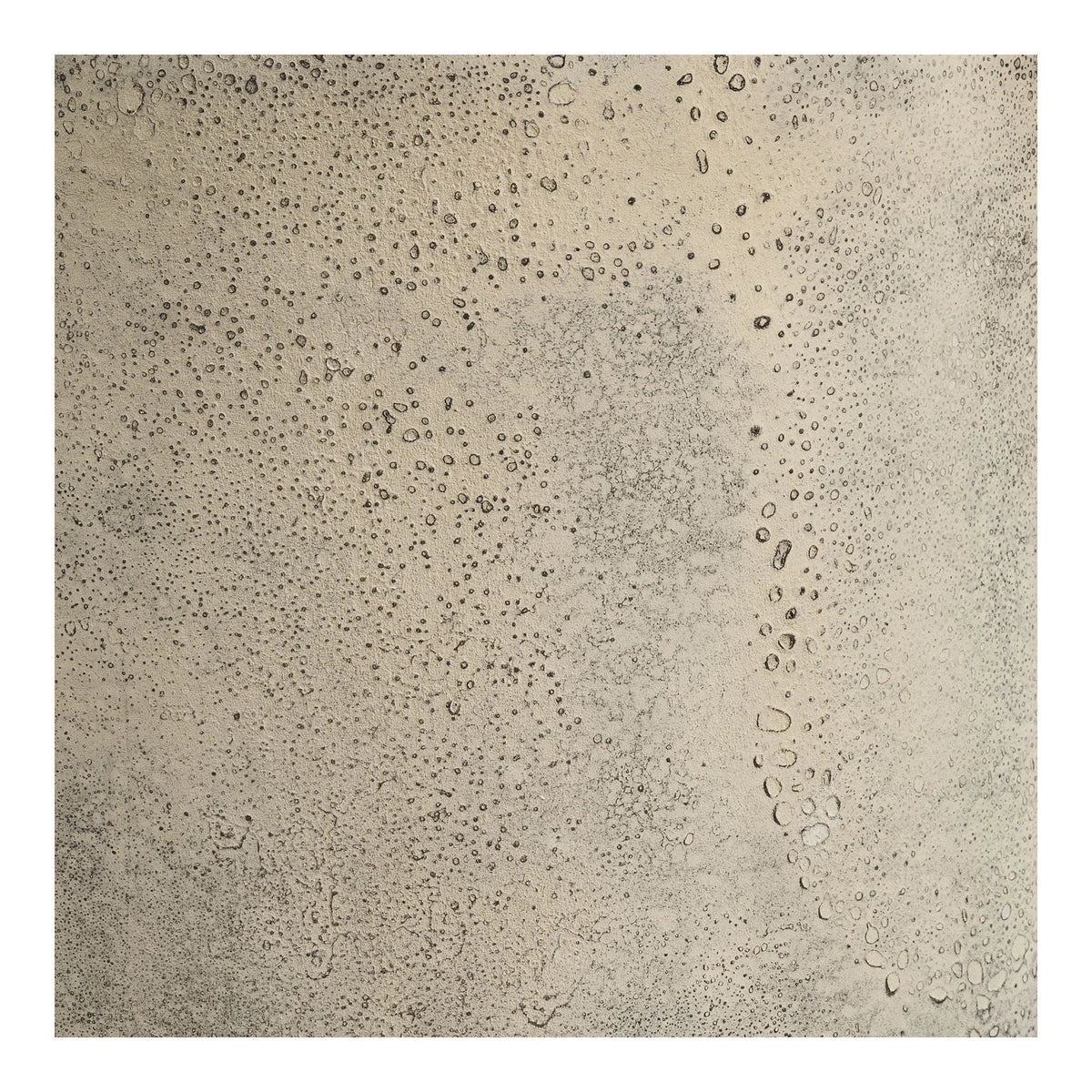 Surface beige texturée effet béton avec gouttelettes deau, cache-pots métal lot de 2