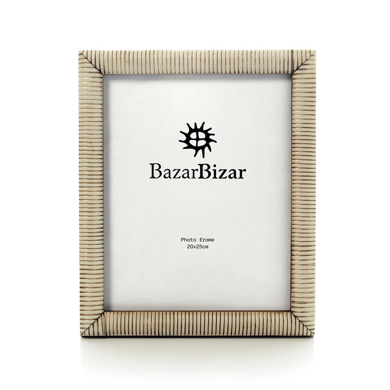 Cadre photo en os de buffle sculpté beige pour tirages 20x25 cm