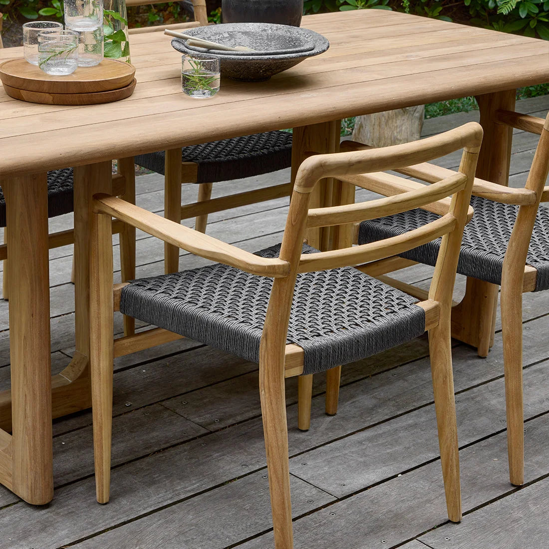 Chaise de jardin en teck recyclé, corde noire, accoudoirs, lot de 2