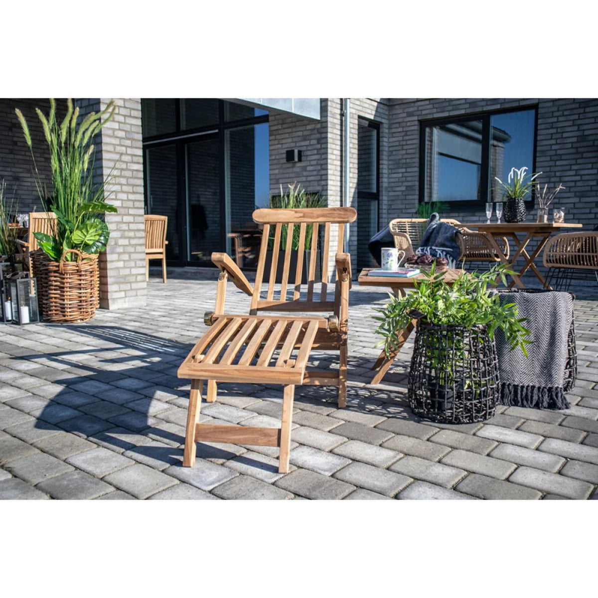 Chaise longue en teck avec dossier réglable et repose-pieds 150x60 cm