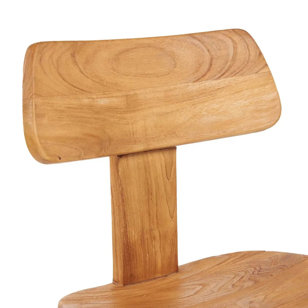 Chaise en teck naturel avec assise courbée et piètement compas renforcé