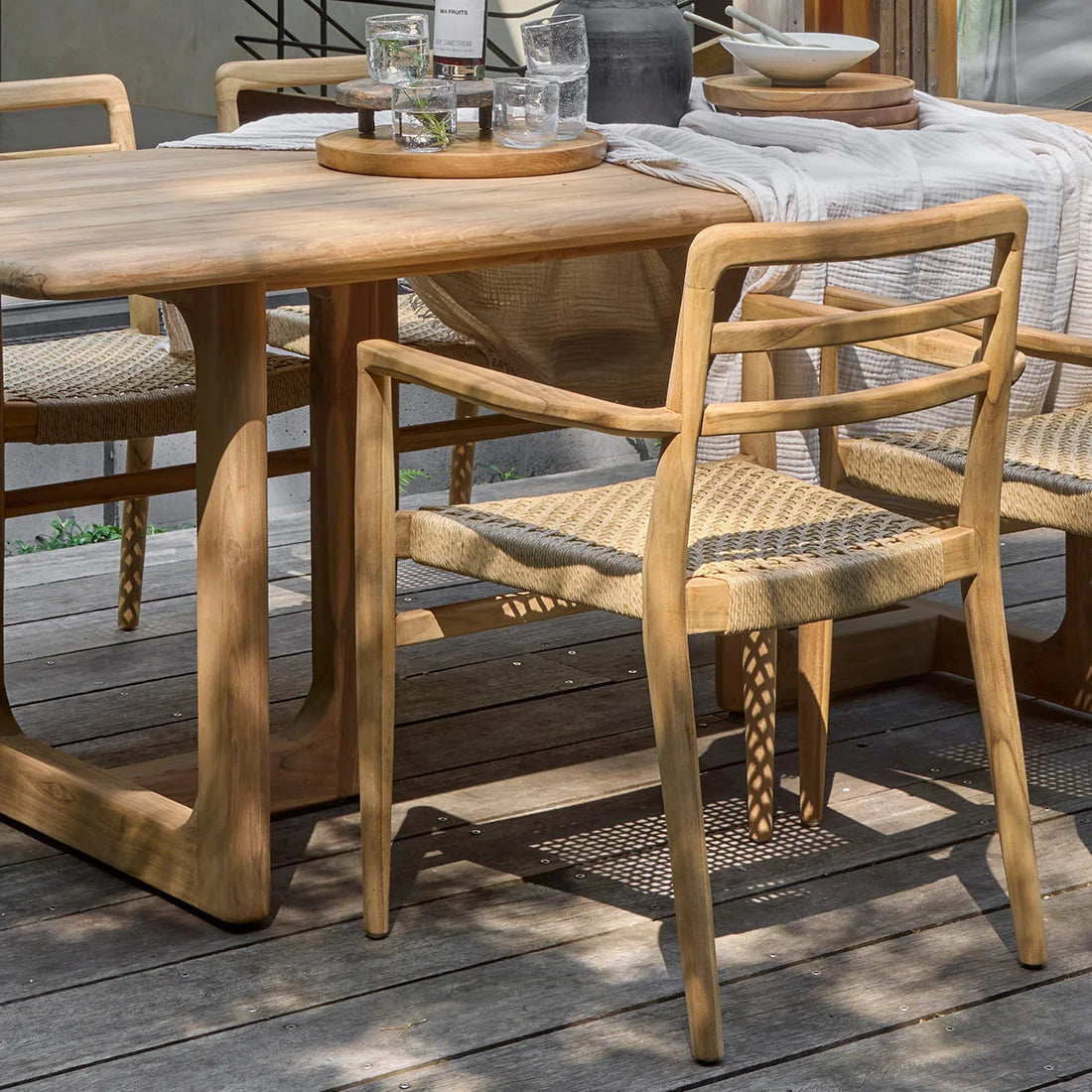 Chaise de jardin en teck clair avec assise et dossier tressés