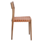 Chaise en teck moderne avec siège et dossier en cuir tressé cognac