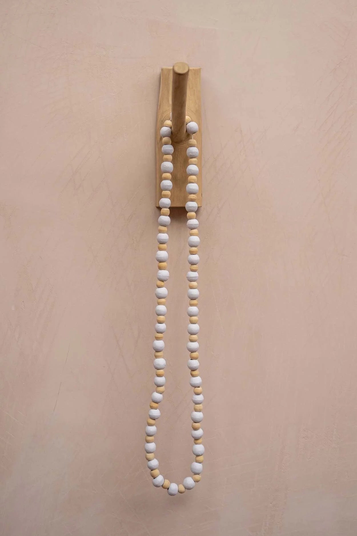 Chaîne murale en perles dorées avec accents de perles, Collier décoratif en perles bois et blanc cassé