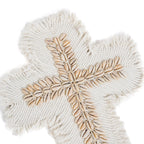 Croix murale en macramé crème avec coquillages cauris