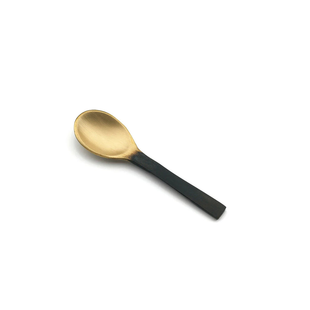 Cuillère à sel en laiton doré et noir mat patiné, élégante