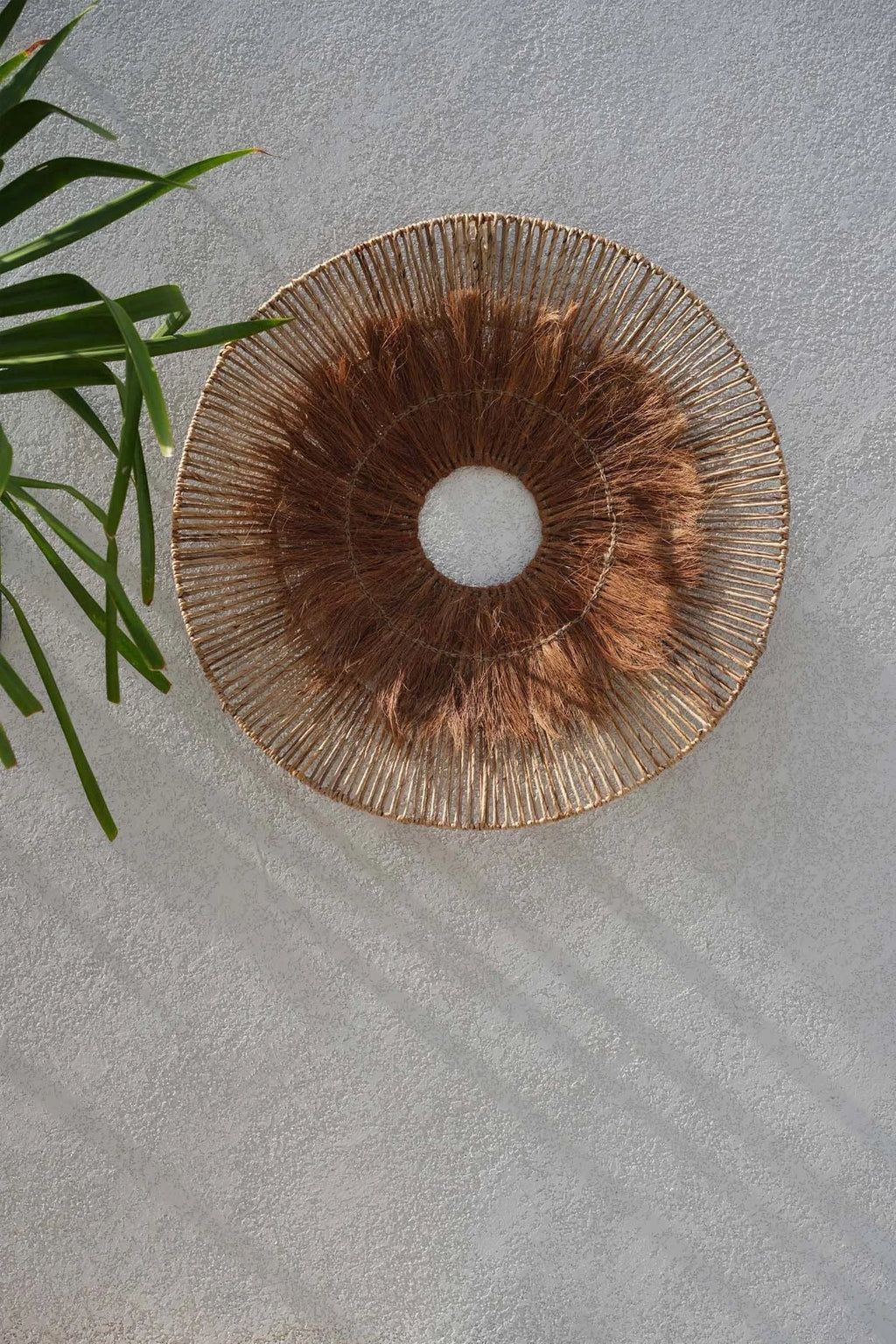 Déco murale en feuilles de bananier et noix de coco 90 cm