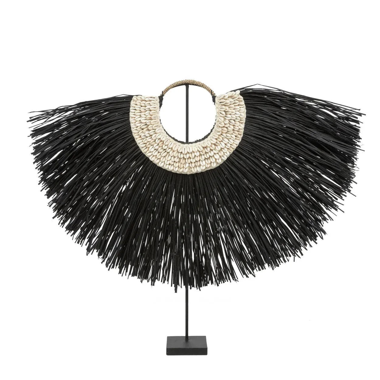Décoration en herbe d’alang et coquillages sur pied forme arc noir et blanc
