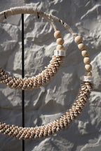 Décoration sur pied en coquillages – Double cercle naturel