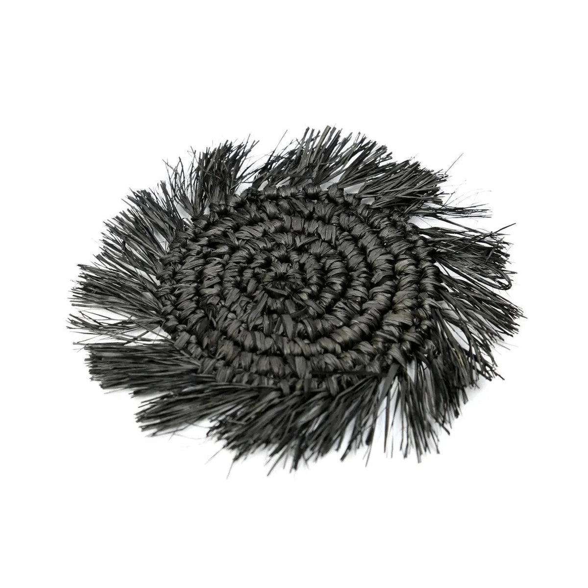 Dessous de verre rond en raphia noir avec franges, tressé et élégant