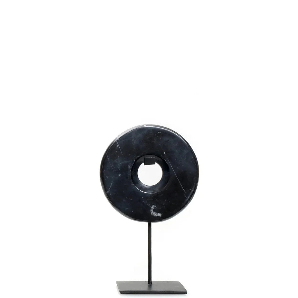 Disque décoratif en marbre noir sur socle en métal pour décoration intérieure
