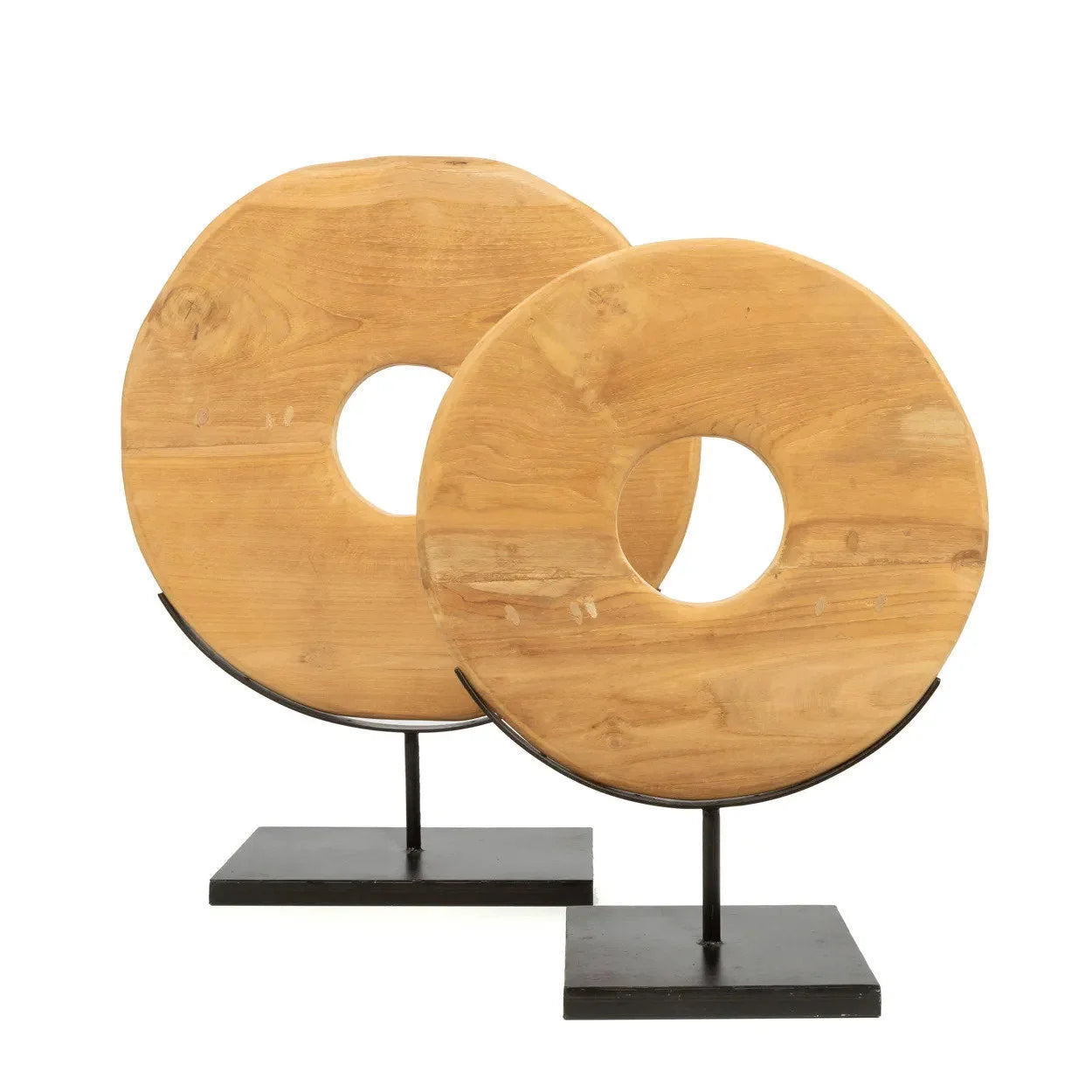 Sculptures en bois en forme d’anneaux sur supports en métal noir pour décoration intérieure