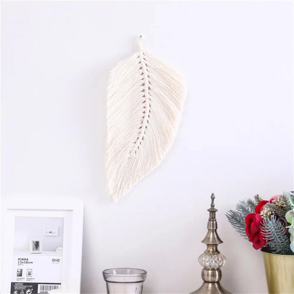 Feuille murale en macramé blanche, design pur et épuré pour une ambiance naturelle