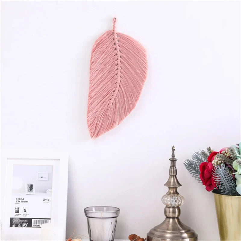 Feuille murale en macramé rose pâle, douce et féminine, parfaite pour une décoration murale bohème