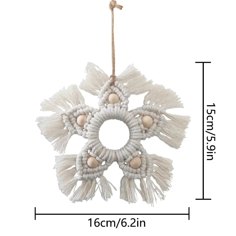 Dimensions du flocon en macramé : 16 cm de diamètre, suspension artisanale en coton