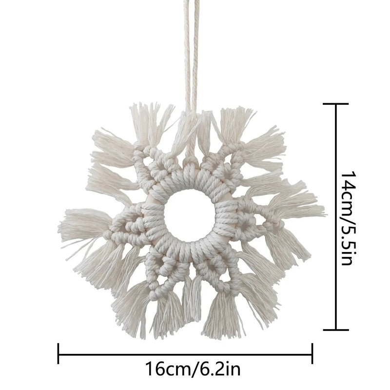 Dimensions du flocon en macramé : 16 cm de diamètre, suspension artisanale en coton