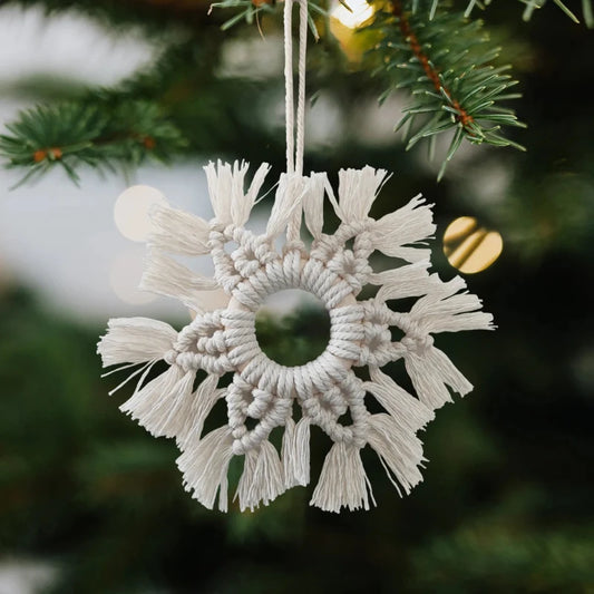 Flocon de neige en macramé, design minimaliste en coton naturel, parfait pour sapin ou mur