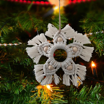 Flocon de Noël en macramé avec perles en bois naturelles, suspension bohème élégante