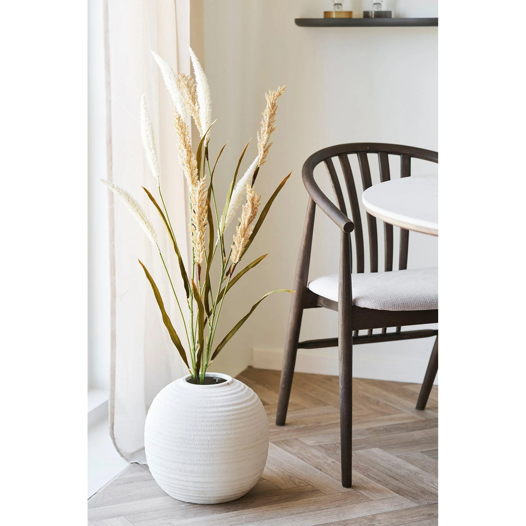 Vase sphérique texturé blanc avec pampa sèche haute en lot de 2 tiges beige sable et vert olive H130 cm