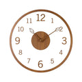 Horloge murale transparente avec cadran en bois sur fond blanc