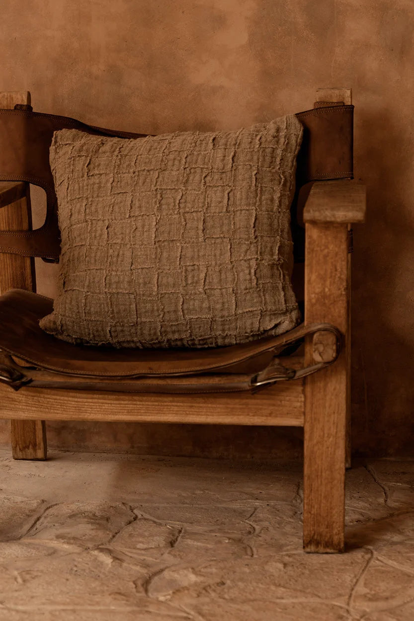 Housse de coussin en lin beige texturé à carreaux relief tressé effiloché
