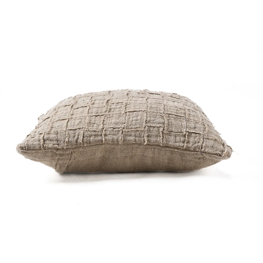Housse de coussin en lin beige à carreaux relief texturés et franges