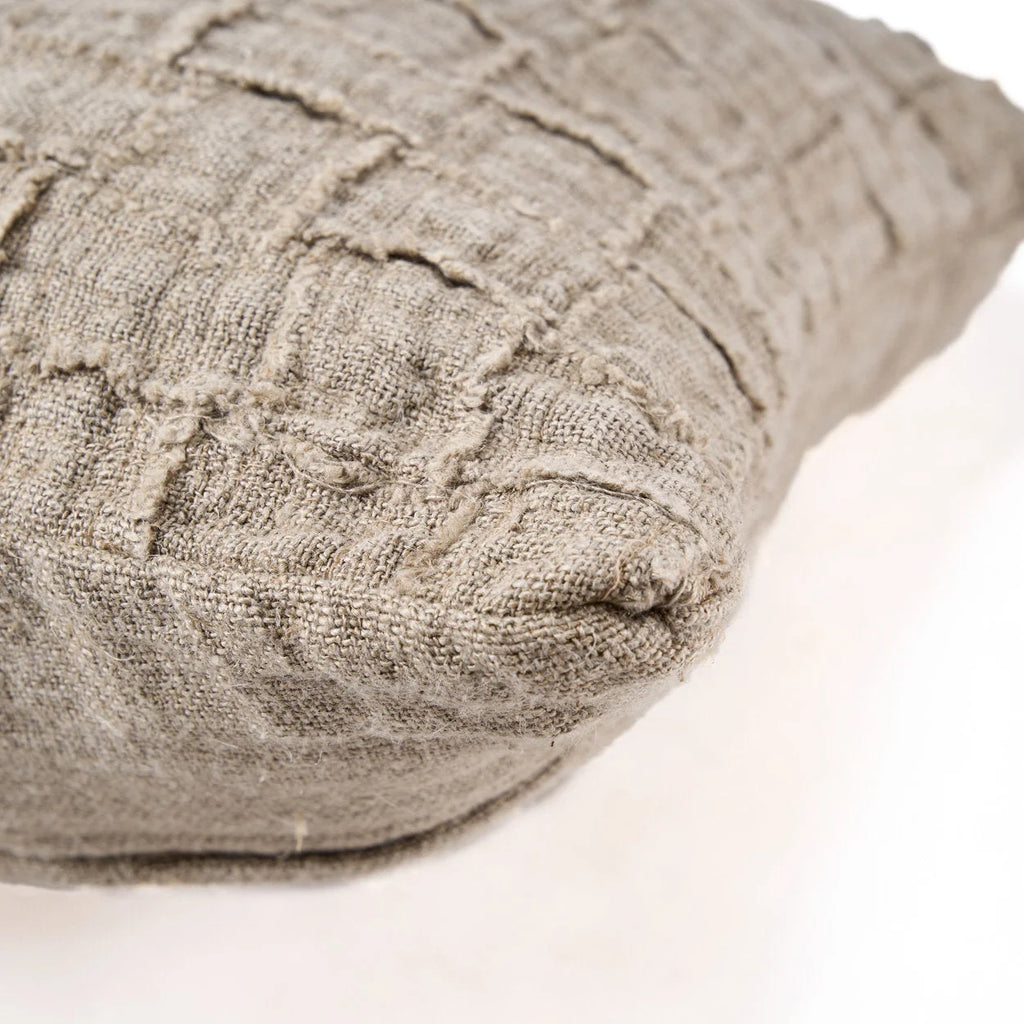 Housse de coussin en lin à carreaux relief beige naturel texturé gris clair